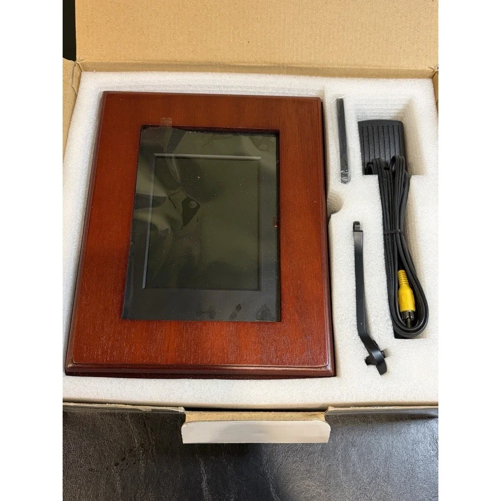 Photoblitz Digital Picture Frame PF5e 5.6 Inch Cherry 128 MB Card NEW Open Box